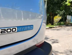 Fiat Fastback 2026 aposta na eletrificação leve para crescer no mercado - Divulgação (7).jpeg 