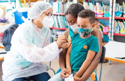 Confira novo calendário de Vacinação contra Covid-19 nas escolas da rede municipal