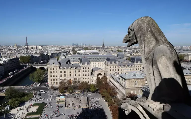 Catedral de Notre-Dame reabre suas torres ao público após 6 anos