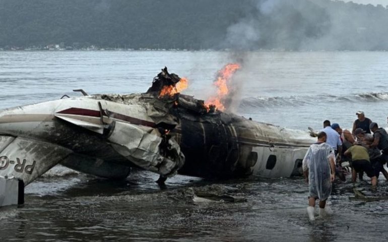 Avião de pequeno porte cai em Ubatuba, no litoral de SP; duas pessoas morreram