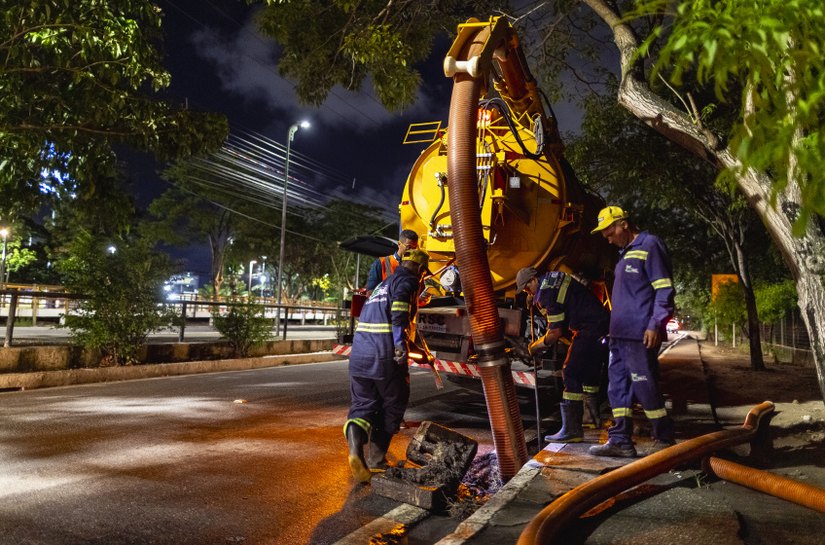 Prefeitura intensifica manutenção da rede de drenagem com ações noturnas
