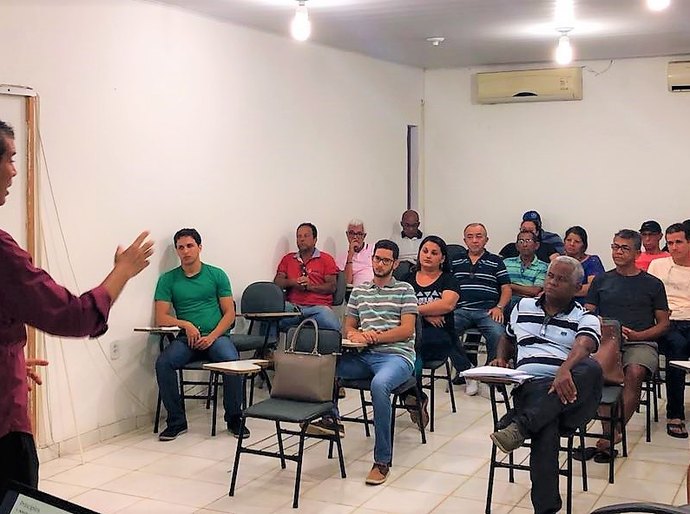 Empresários buscam orientações cooperativistas