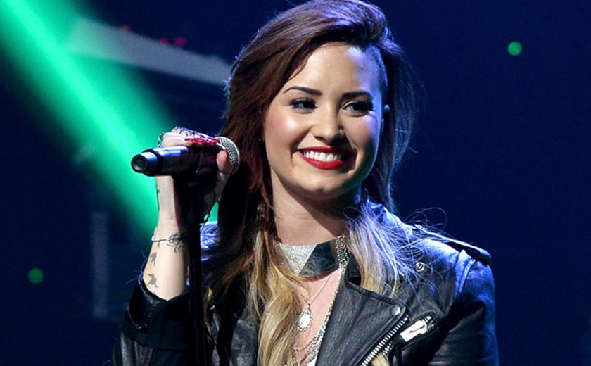 Demi Lovato volta às redes sociais e incentiva seguidores a votarem