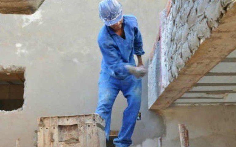 Decreto classifica construção civil e atividades industriais como essenciais