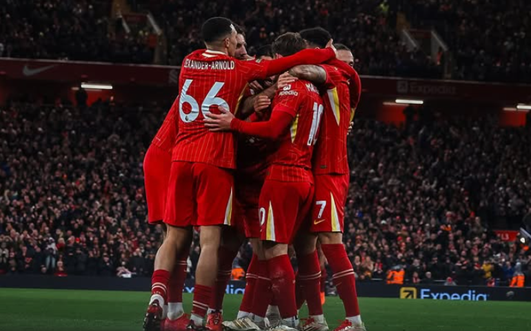 Liverpool dispara no topo do Inglês, Arsenal tropeça, City volta ao G-4 e United vira