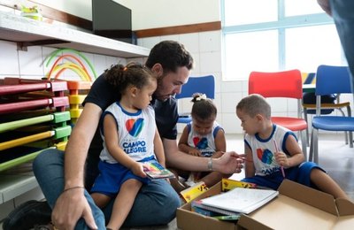 Prefeitura de Campo Alegre avança na entrega de kits escolares para estudantes