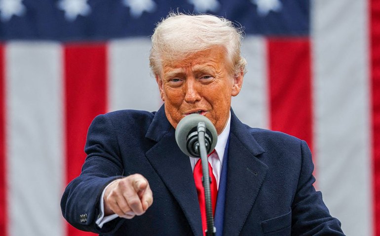 Trump anuncia ataque a três usinas nucleares do Irã