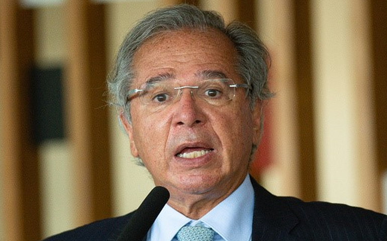 Paulo Guedes vira piada nas redes após errar “previsões” sobre governo Lula