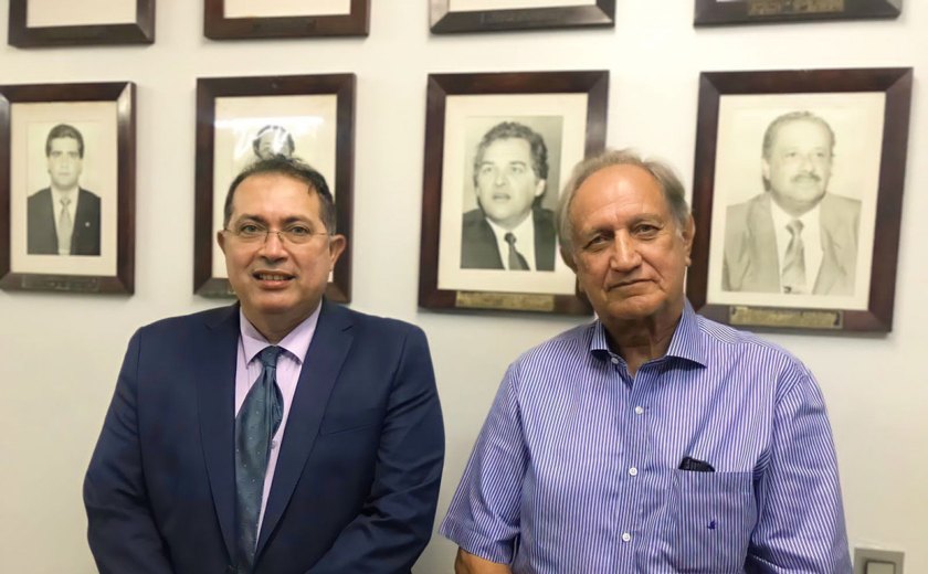 Ex-governador de Alagoas, Manoel Gomes de Barros, faz visita de cortesia ao diretor-presidente do Ipaseal Saúde
