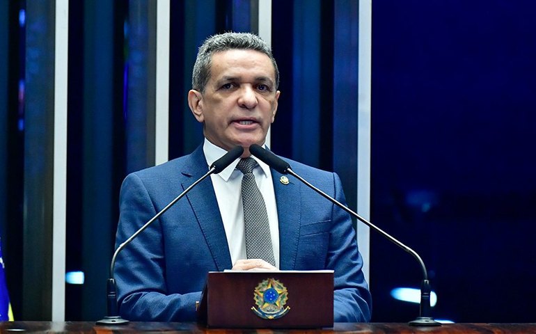 Mecias defende anistia e prisão domiciliar para Bolsonaro