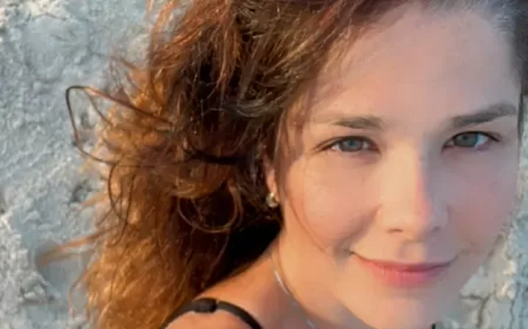 Samara Felippo diz que Leandrinho atrasou pensão das filhas em 2 meses