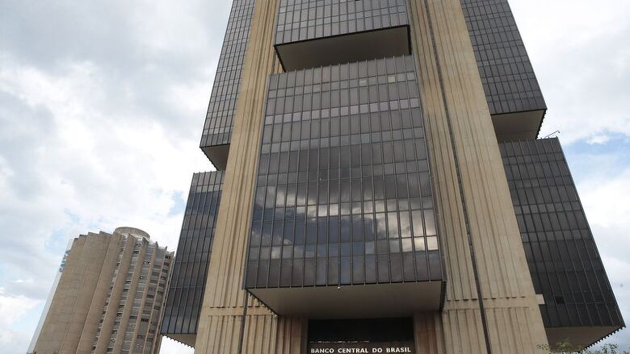 Após ata do BC, mercado já prevê Selic a 12,25% e fim de altas só em maio
