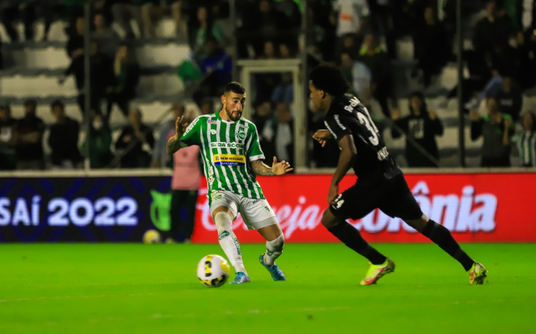 Renan faz contra e a favor e salva Red Bull Bragantino de derrota para Juventude