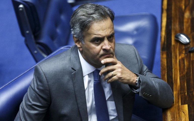 Aécio confirma plano para fusão do PSDB, mas rechaça cooptação do partido por outras legendas