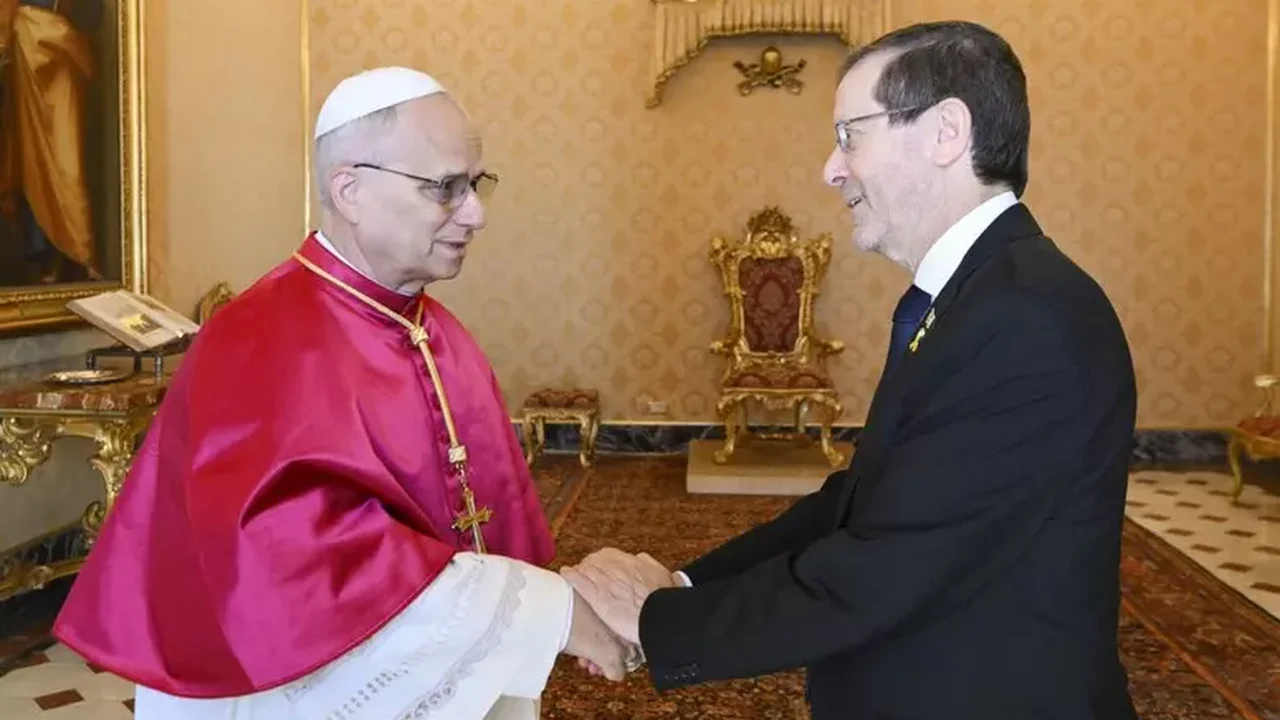 Papa recebe ligação de presidente de Israel e condena antissemitismo