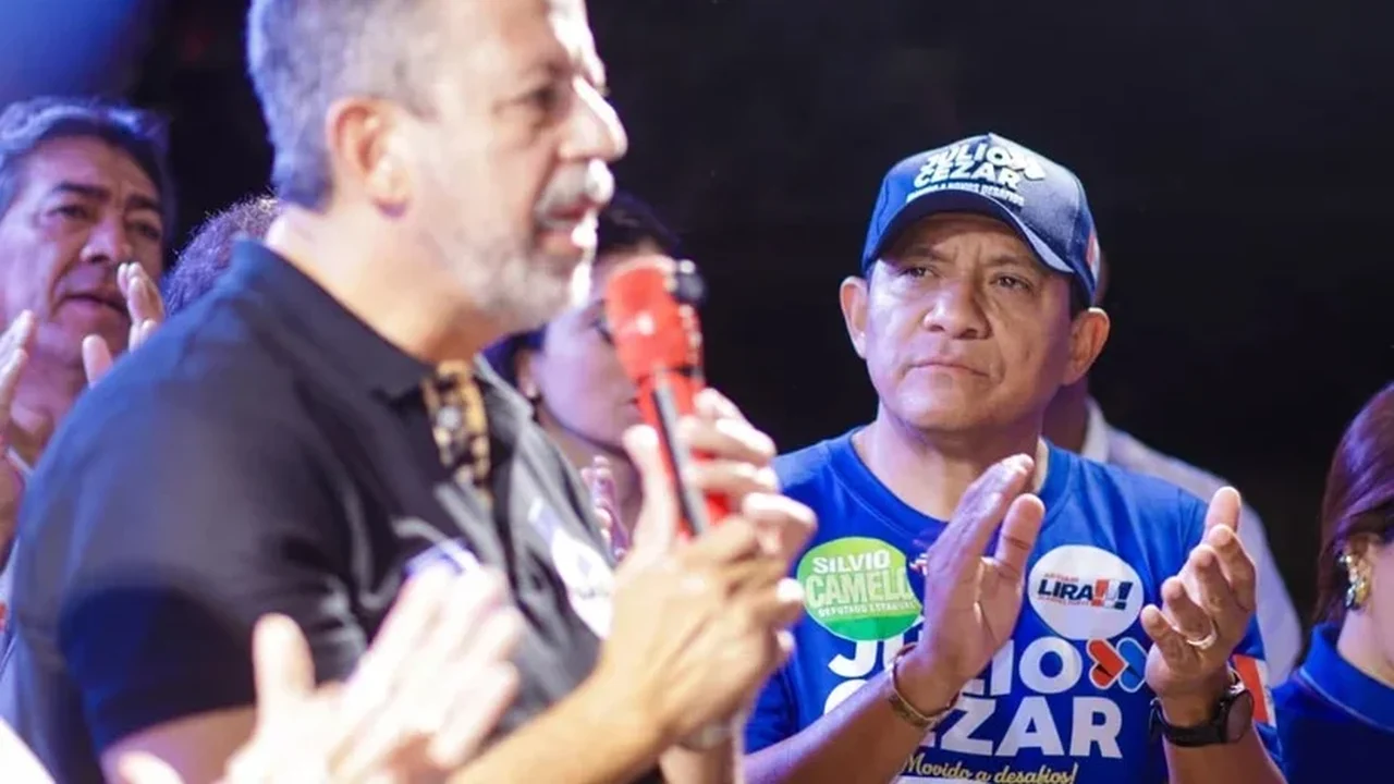 A borracha da conveniência: Júlio Cezar apoia Arthur Lira, que o acusou de segurar milhões do Hospital Santa Rita; relembre o áudio