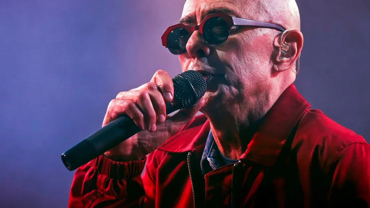 Carlos 'Indio' Solari, uma lenda do rock argentino, morre aos 77 anos