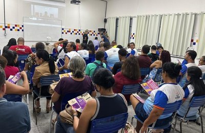 Projeto “Ela Poderia Estar Aqui” promove palestra e reflexão com estudantes de escola municipal