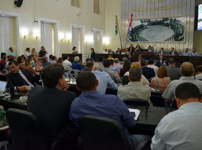 Agricultores e produtores rurais lotam plenário da ALE e cobram funcionalidade do Canal do Sertão
