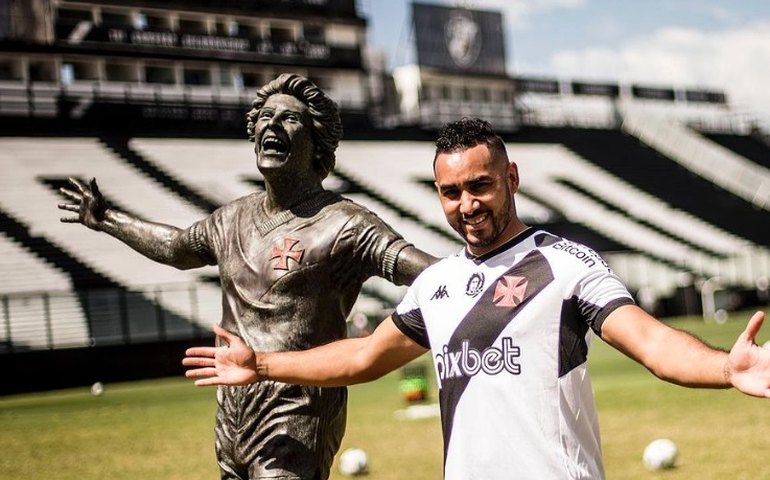 Payet beija símbolo do Vasco, exalta ídolos do clube e promete honrar a camisa 10 de Dinamite