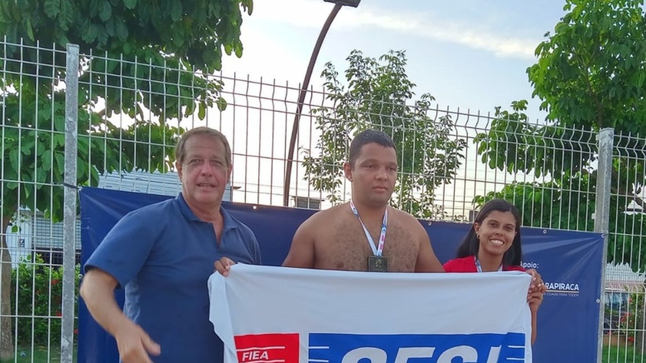 Programa do Sesi revela talento na natação para cegos