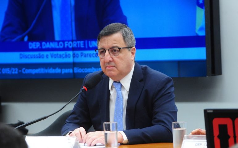 LDO depende de aprovação do arcabouço fiscal, diz relator