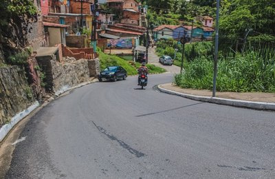 Trânsito da Ladeira da Moenda será totalmente interditado neste sábado (23) para obras de esgotamento sanitário