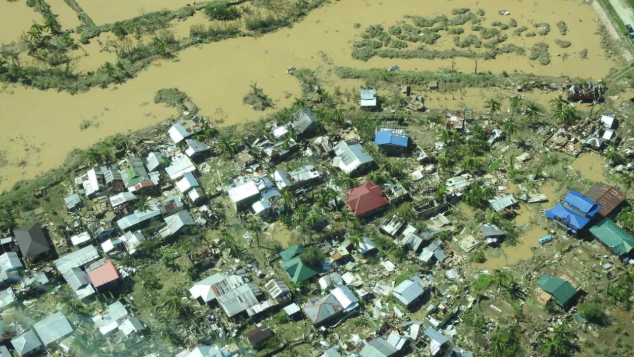 Tufão Gaemi alaga ruas da capital filipina e ameaça Taiwan; veja fotos e vídeo
