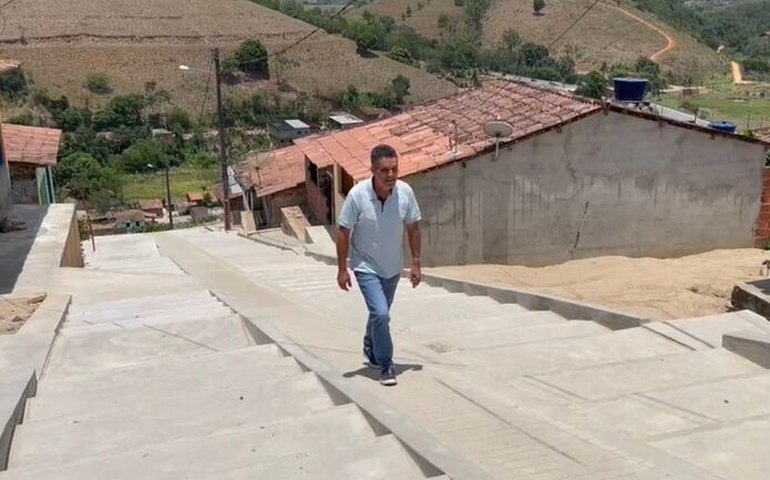 Prefeito Neno Freitas acompanha andamento do Minha Cidade Linda em Branquinha