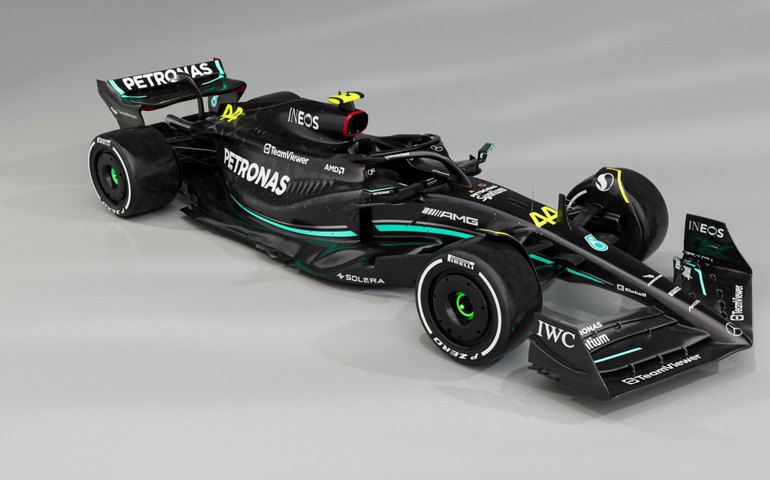 Mercedes abandona carro prata e volta à cor preta para ‘emagrecer’