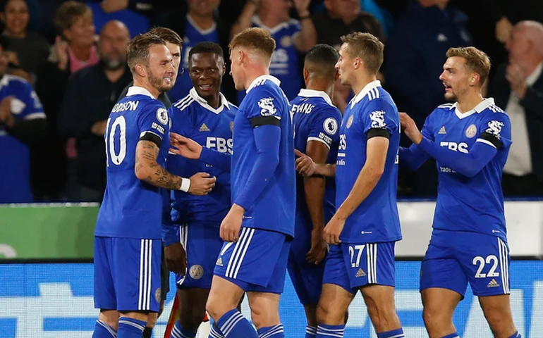 Leicester retorna à elite do Campeonato Inglês com gol de astro e empate diante do Tottenham