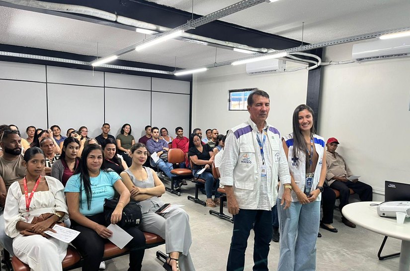 Vigilância Sanitária de Maceió capacita profissionaias do setor alimentício