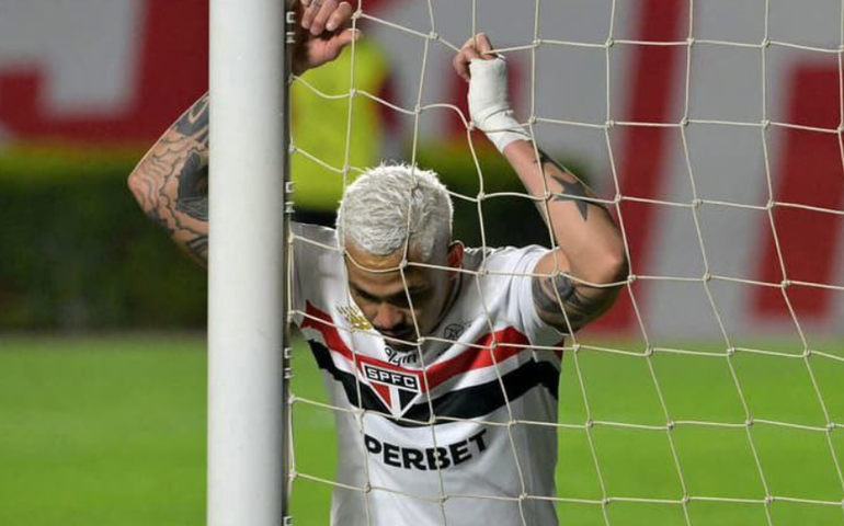 São-paulinos pedem desculpas à torcida após queda na Libertadores: 'Expectativa era grande'