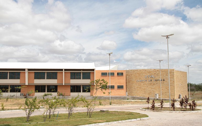 Campus do Sertão da Ufal promove minicurso de Libras para profissionais da saúde