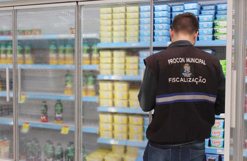 Procon fiscaliza supermercados / Foto: Débora Sales 