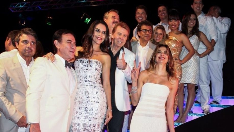 RedeTV! reúne todo o elenco na vinheta de fim de ano