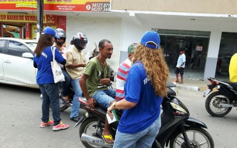DER/AL promove blitz educativa na AL-110, na cidade de Penedo
