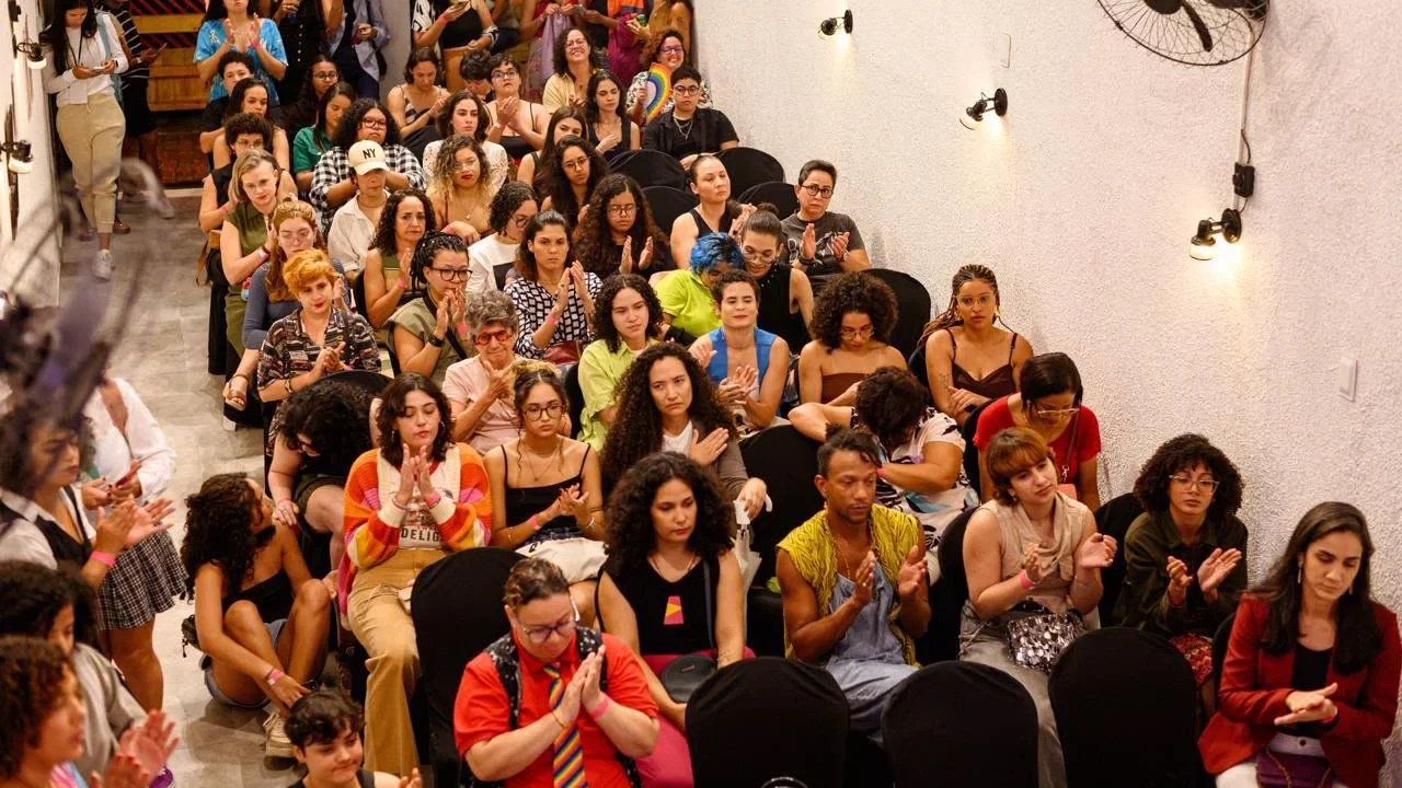 Fala, Bolacheira! reúne debate, música e memória em evento voltado a mulheres que amam mulheres no Theatro Homerinho