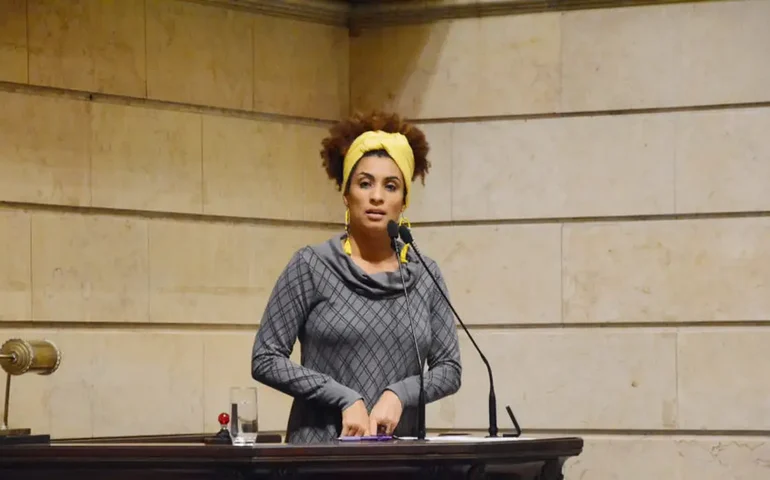 Suspeitos de mandar matar Marielle chegam a Brasília e vão para presídio federal