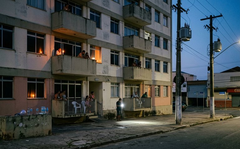 Consumidores ficaram 9,3 horas em média sem energia em 2025, aponta Aneel