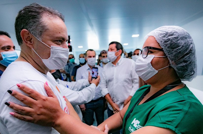 Renan Filho parabeniza enfermeiros e sinaliza novo ciclo de investimentos na saúde
