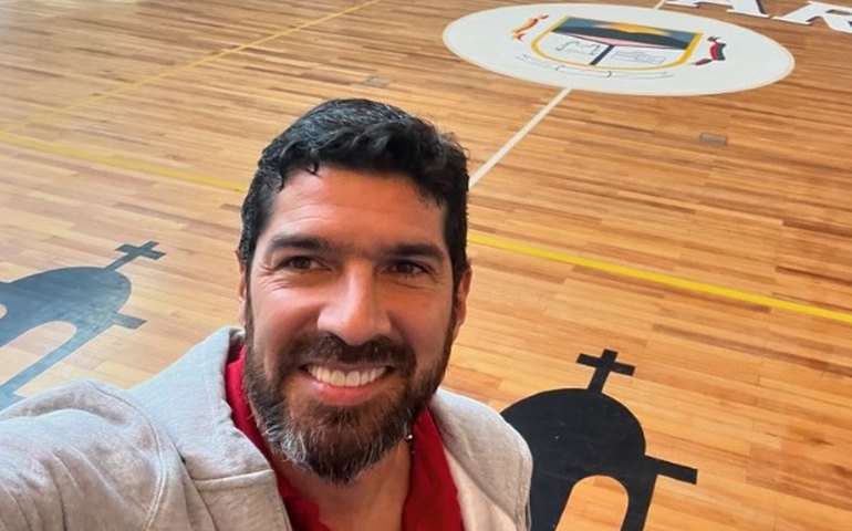 Ídolo do Botafogo, Loco Abreu comandará equipe mexicana que já foi treinada por Maradona, diz jornal 