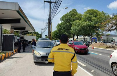 Ação da SMTT registra 24 irregularidades de trânsito no bairro Farol