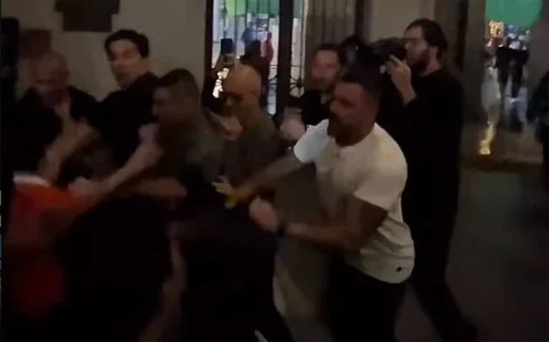 Manifestação na USP termina em tumulto e troca de agressões entre grupos políticos