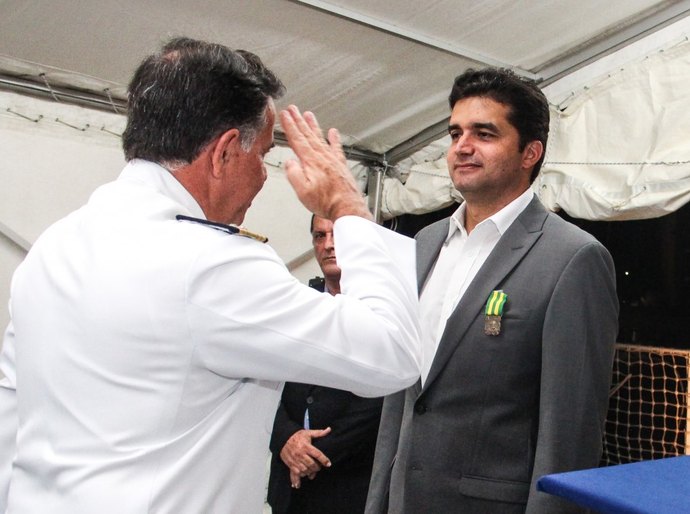 Marinha homenageia Rui Palmeira com a Medalha do Mérito Tamandaré