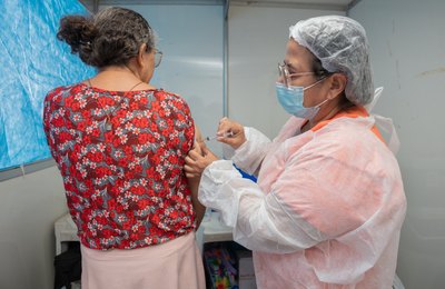 Maceió suspende vacinação com doses da Pfizer para adolescentes e adultos