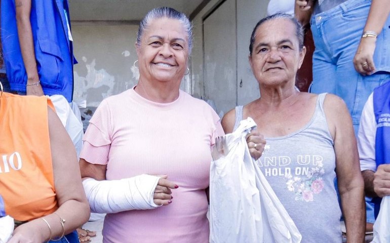 Luisa Duarte lidera distribuição de peixes da Semana Santa em Palmeira dos Índios; 13 mil famílias serão beneficiadas