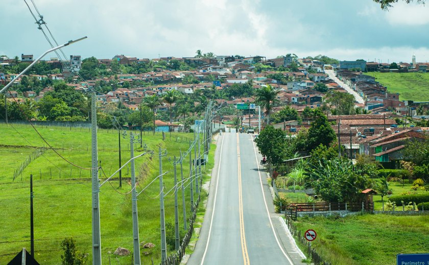 Com investimento de R$ 17,5 milhões, Paulo Dantas entrega restauração da rodovia AL-470, em Chã Preta