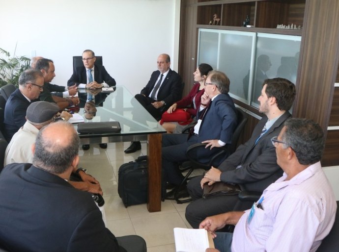 Presidente do TRT/AL intermedeia acordo entre Eletrobras e Urbanitários