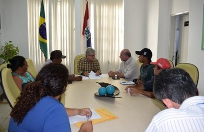 Iteral e Casal discutem distribuição de água para assentados